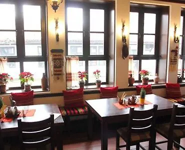 Hotel Khan Staria Family