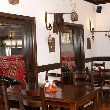 Hotel Khan Staria Family